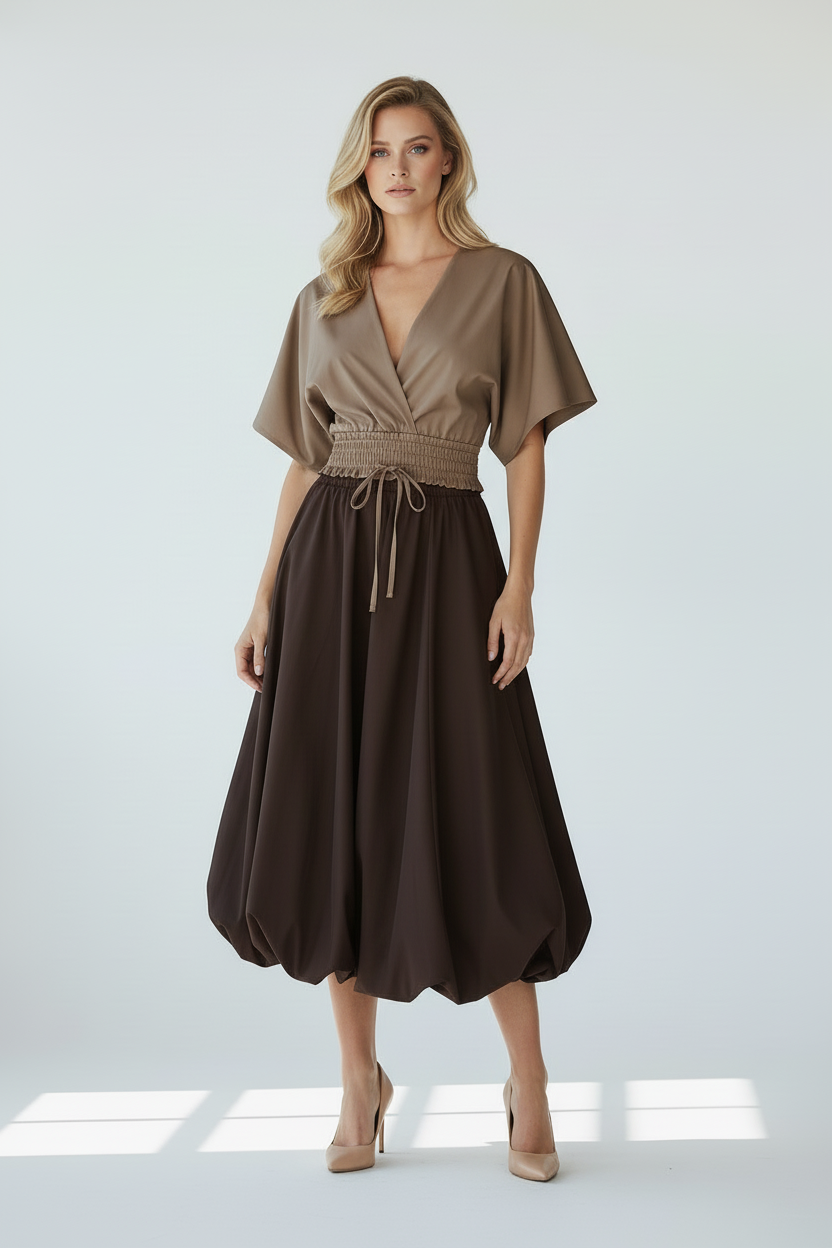 Modelka – bluzka Erelia taupe + brązowa spódnica balloon