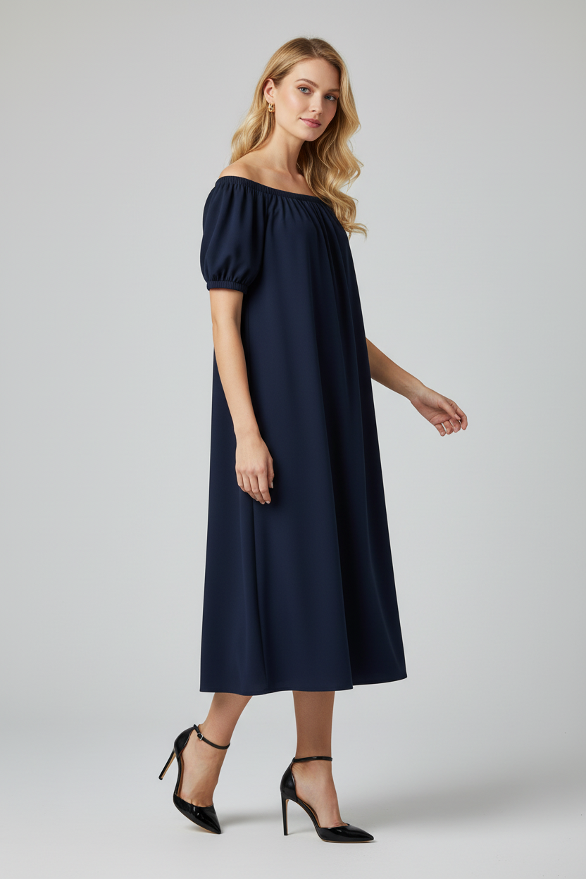 Modelka granatowa, idąc w bok