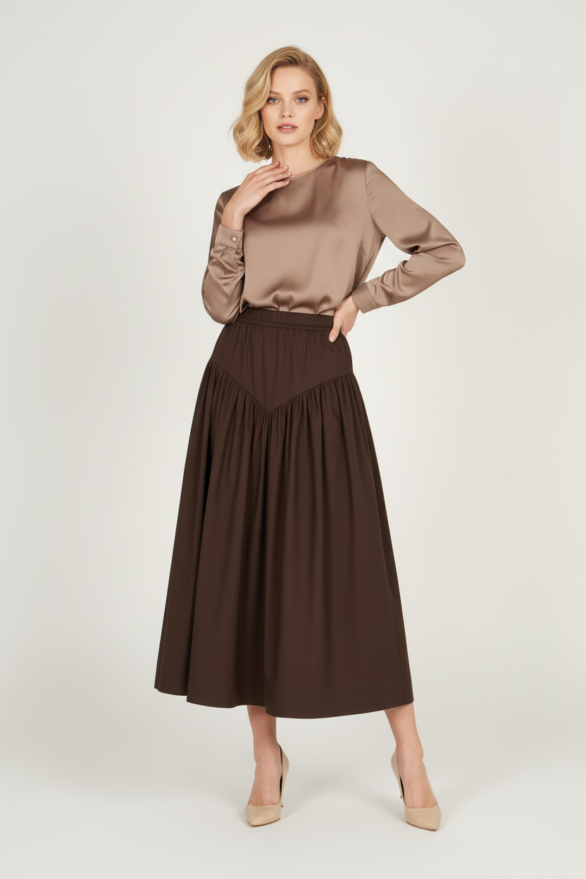 Modelka w spódnicy i bluzce Lalea taupe